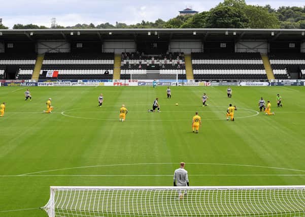 St Mirren and Livingston players take a knee ahead of Saturday's match. Picture: Alan Harvey / SNS
