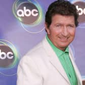 Mac Davis arrives at a Hollywood party in 2005 (Photo by Mark Mainz/Getty Images)