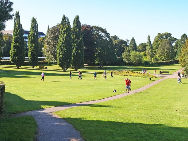 Horsham park. Photo by Derek Martin Photography. SUS-190109-112952008