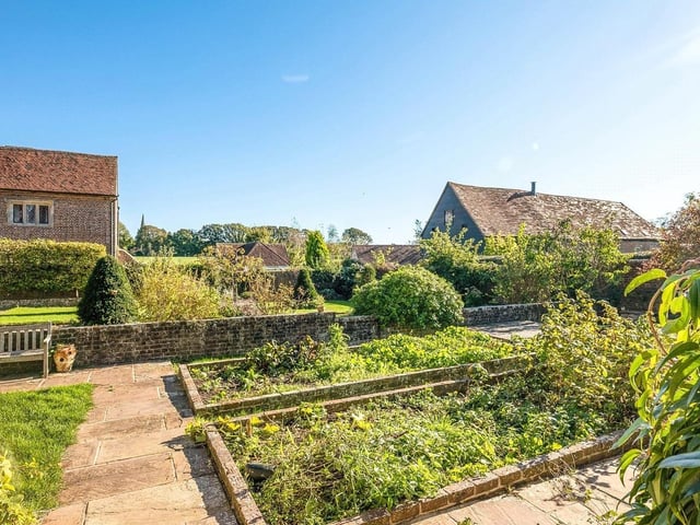 The Manor House, Chiddingly Place. Photo from Zoopla