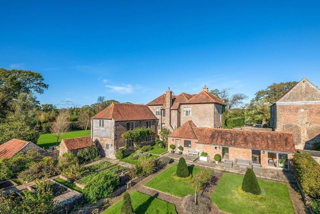 The Manor House, Chiddingly Place. Photo from Zoopla