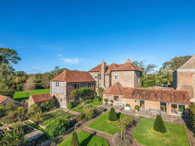 The Manor House, Chiddingly Place. Photo from Zoopla