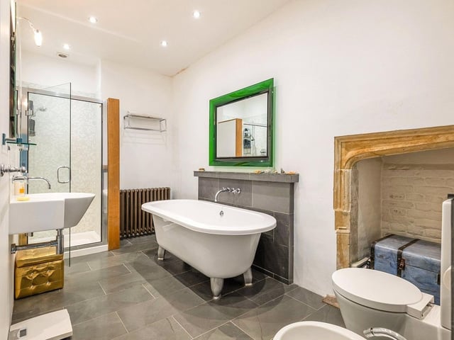 The Manor House, Chiddingly Place. Photo from Zoopla