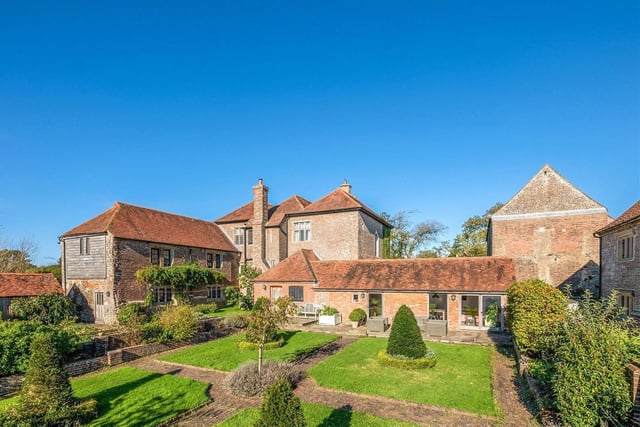 The Manor House, Chiddingly Place. Photo from Zoopla
