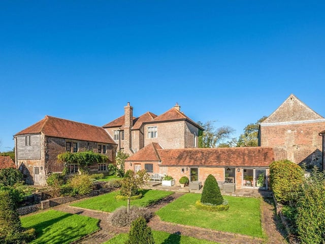 The Manor House, Chiddingly Place. Photo from Zoopla