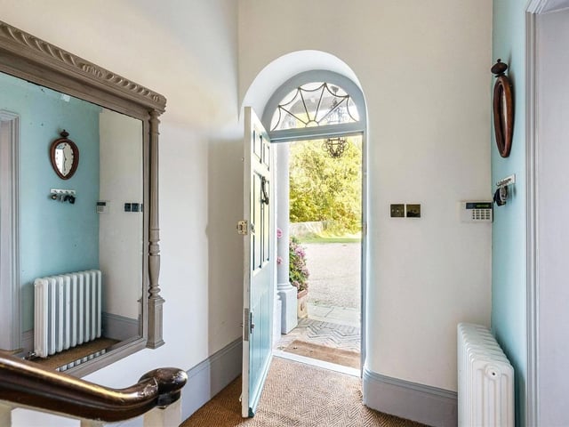 The Manor House, Chiddingly Place. Photo from Zoopla