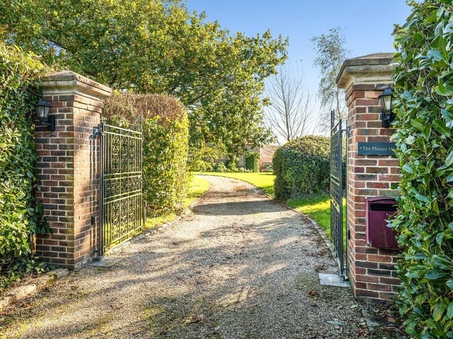 The Manor House, Chiddingly Place. Photo from Zoopla