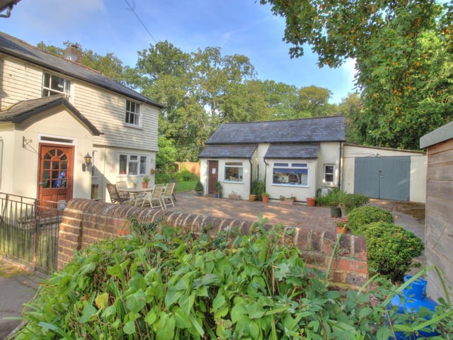 Detached office with potential to convert to an annexe
