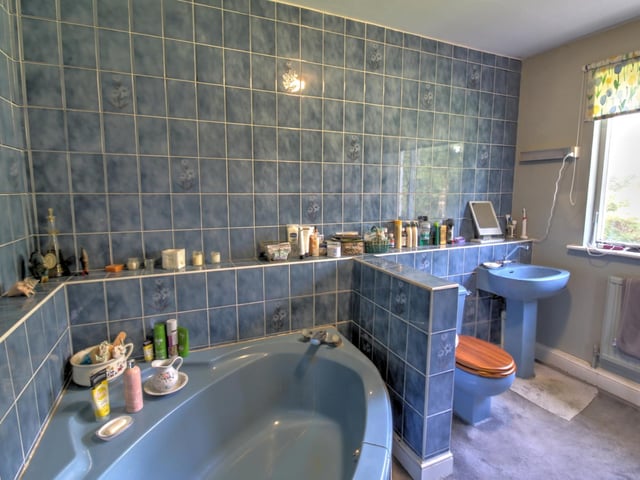 There are two ensuites & a family bathroom