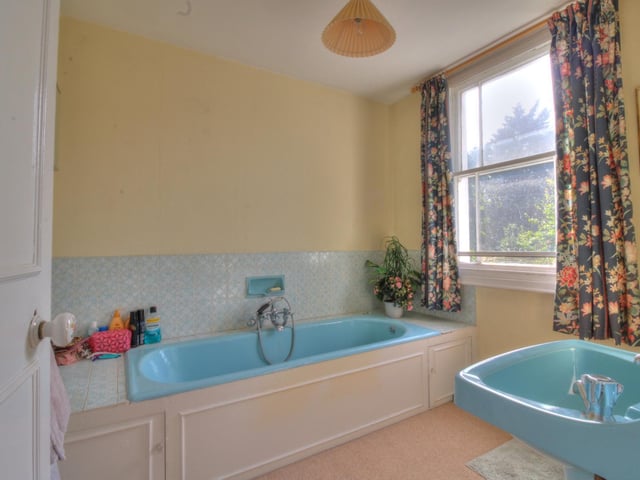 There are two ensuites & a family bathroom