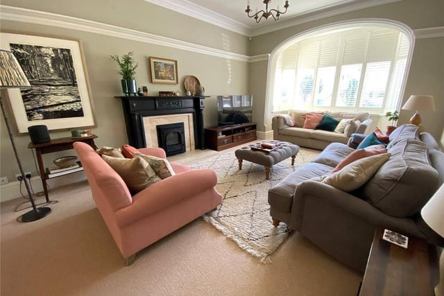 The property boasts a 21 foot sitting room. SUS-211011-105506004