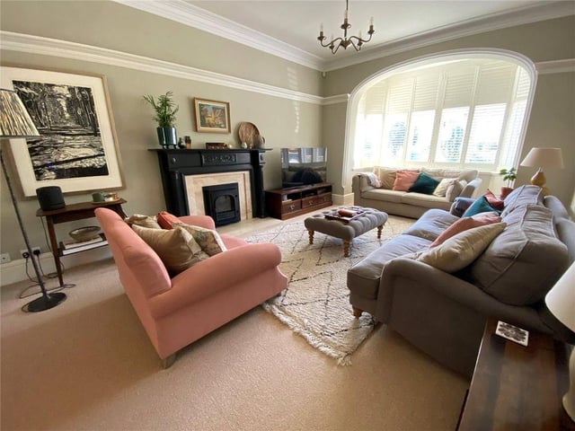 The property boasts a 21 foot sitting room. SUS-211011-105506004