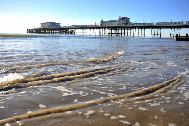Beautiful Worthing seafront in the sun. Pic S Robards SR2201132 SUS-220113-132641001