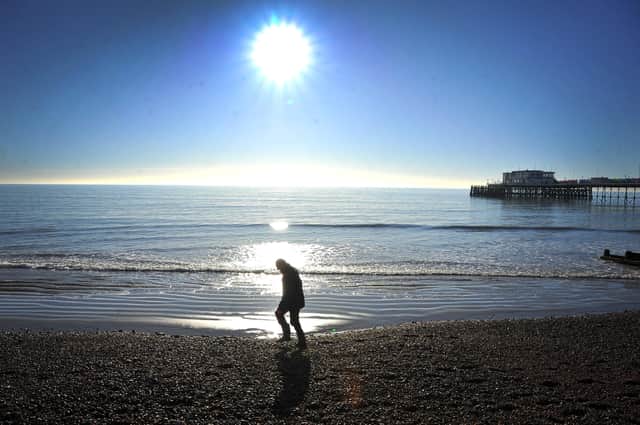Beautiful Worthing seafront in the sun. Pic S Robards SR2201132 SUS-220113-132615001