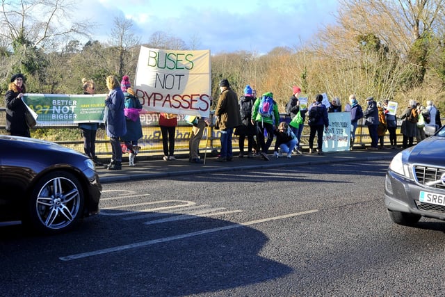 Extinction Rebellion protest against Arundel Bypass. Pic S Robards SR2201292 SUS-220129-162553001