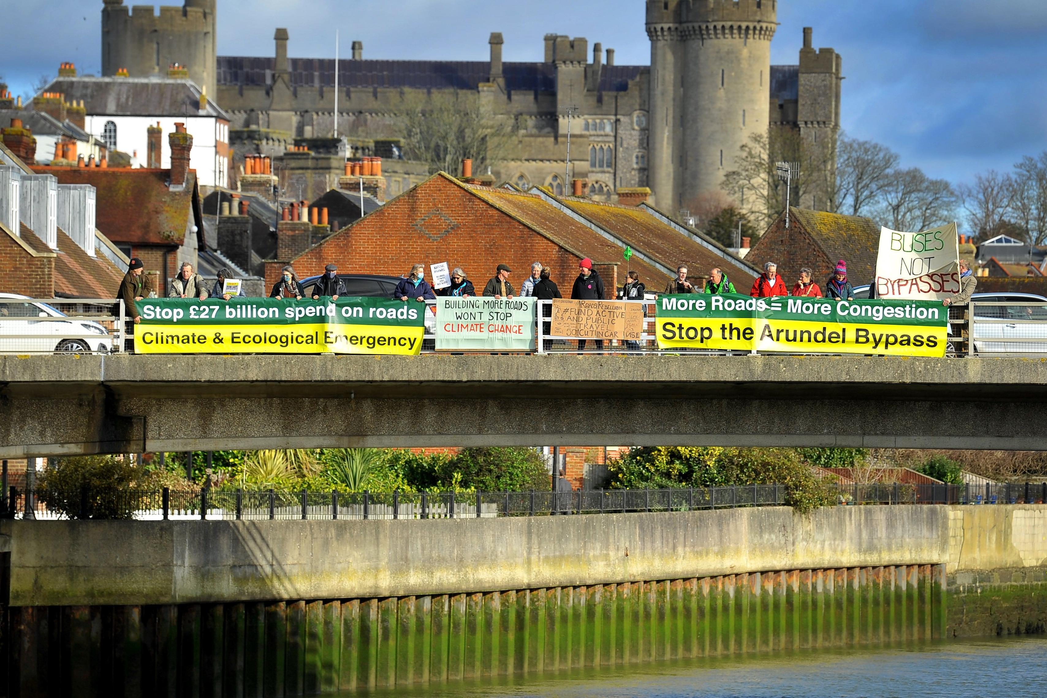 Extinction Rebellion protest against Arundel Bypass. Pic S Robards SR2201292 SUS-220129-162328001