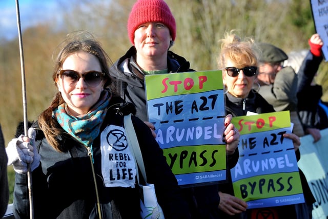 Extinction Rebellion protest against Arundel Bypass. Pic S Robards SR2201292 SUS-220129-162455001