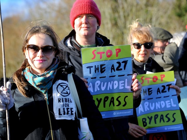 Extinction Rebellion protest against Arundel Bypass. Pic S Robards SR2201292 SUS-220129-162455001