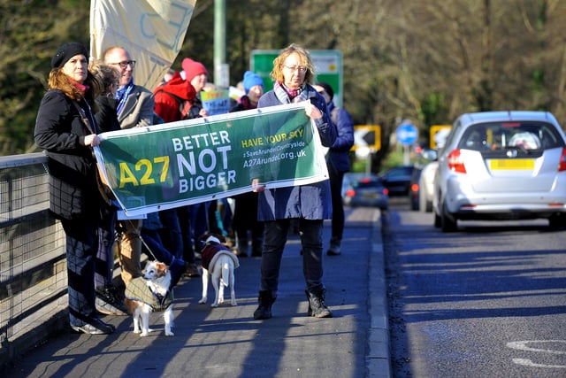 Extinction Rebellion protest against Arundel Bypass. Pic S Robards SR2201292 SUS-220129-162517001