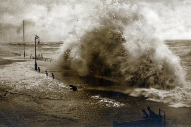 Old photograph showing a very rough sea in the Hastings, Caroline Parade. SUS-220217-161903001