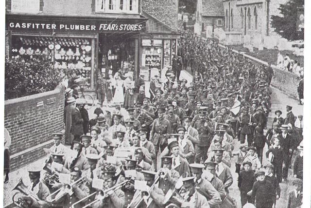 Blue Boys Band marching soldiers back to the railway station

Copyright Eastbourne Heritage Service SUS-141103-153414001