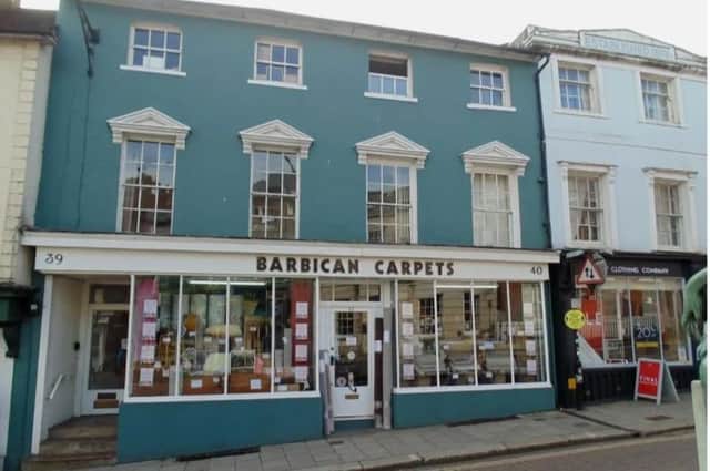 Sold with no onward chain this spacious two bedroom apartment is located in the heart of Lewes town centre.  Guide price £340,000, sold by agent Fox and Sons via Zoopla. SUS-221003-135924001