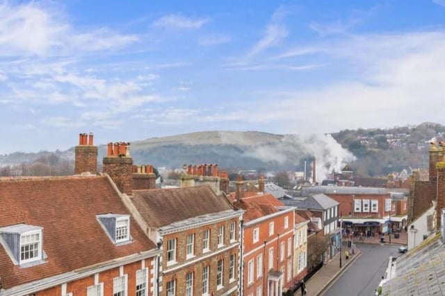 Beautifully refurbished two bedroom apartment within a boutique development on High Street, Lewes On the market for £329,950, the property is being sold by Oakley Property via Zoopla. SUS-221003-142113001