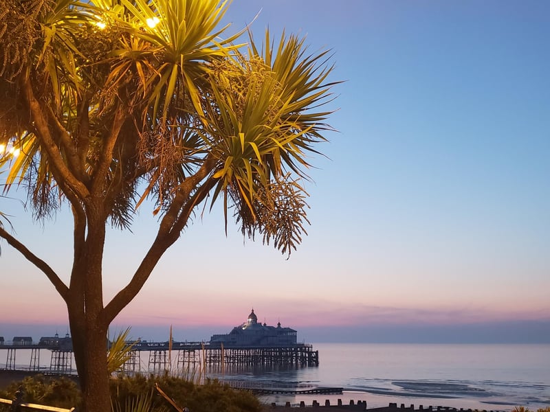 Sunrise on Eastbourne seafront, by Tara White. SUS-210917-112005001