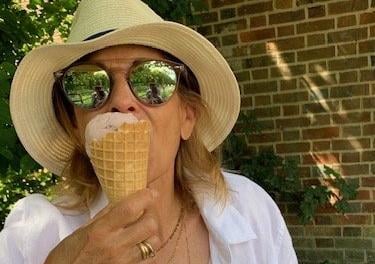Enjoying the last of the late summer heatwave in Eastbourne, by Monique Parris. SUS-210917-115521001