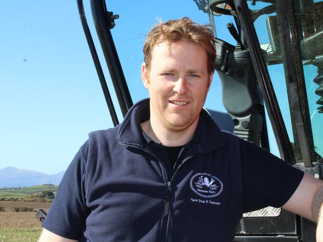 Richard Orr runs Meadow Farm near Downpatrick, Co. Down. The
family have been working the land for three generations and while the farm started with livestock, Richard now grows potatoes and cereals like oats for porridge.