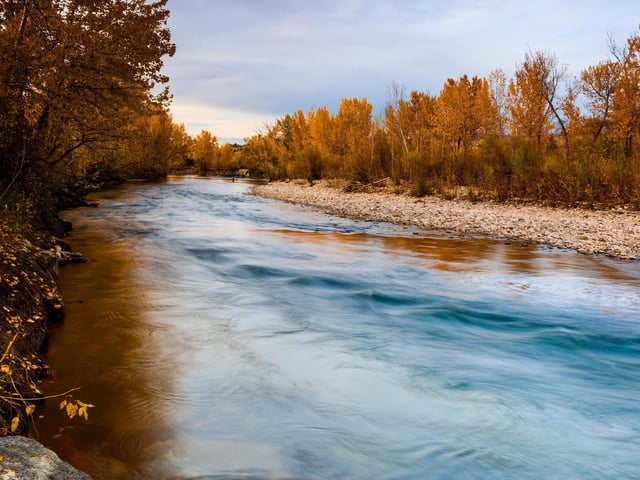 The River Dee rises in the Cairngorms and flows through Aberdeenshire to eventually reach the North Sea at Aberdeen. It is renowned for being an excellent run during the Autumn season sporting exquisite scenery and ambience.