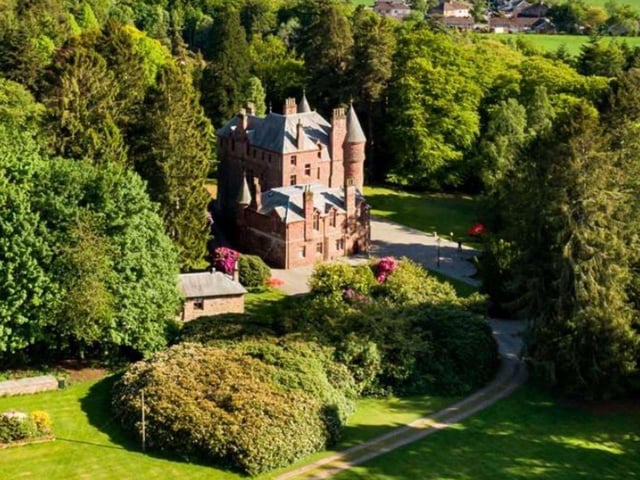 Just a mile away from the twon centre of Blairgowrie, in pretty Perthshire, Druidsmere is 19th century castellated house with four cottages set on around 31 acres of land. Inside there are 11 bedrooms, 9 bathrooms and 4 public rooms. Outside the property includes a loch, a former walled garden, and woodland. For golfers, the Blairgowrie course is right next door. It's on the market for offers over £1.5 million.
