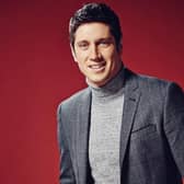 Vernon Kay will replace Ken Bruce on his mid-morning weekday slot on BBC Radio 2, according to reports.
