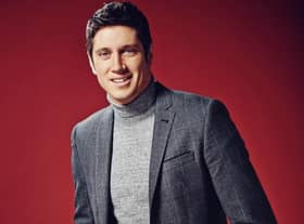 Vernon Kay will replace Ken Bruce on his mid-morning weekday slot on BBC Radio 2. 