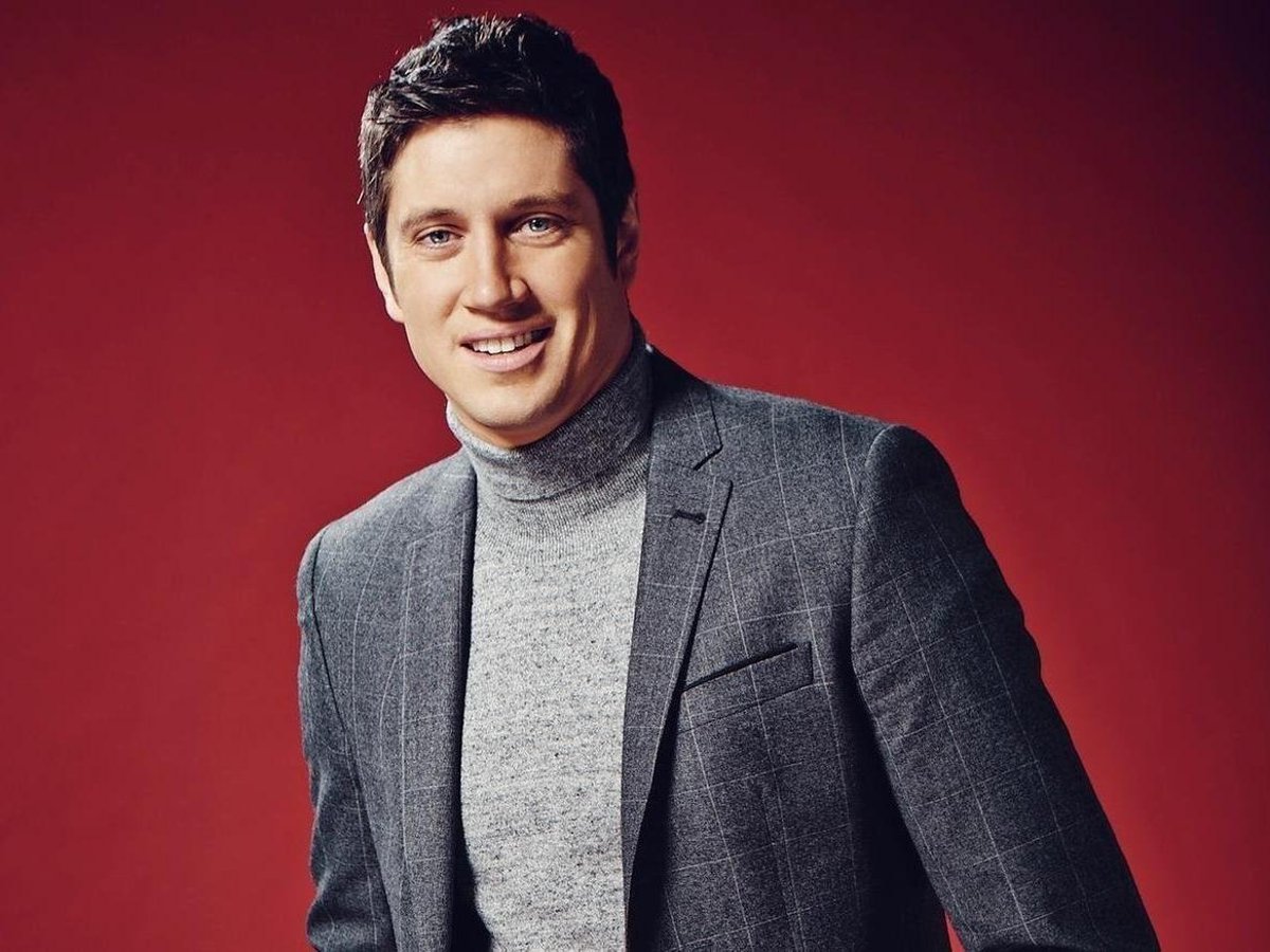 Vernon Kay to replace Ken Bruce on his mid-morning weekday slot on BBC Radio 2