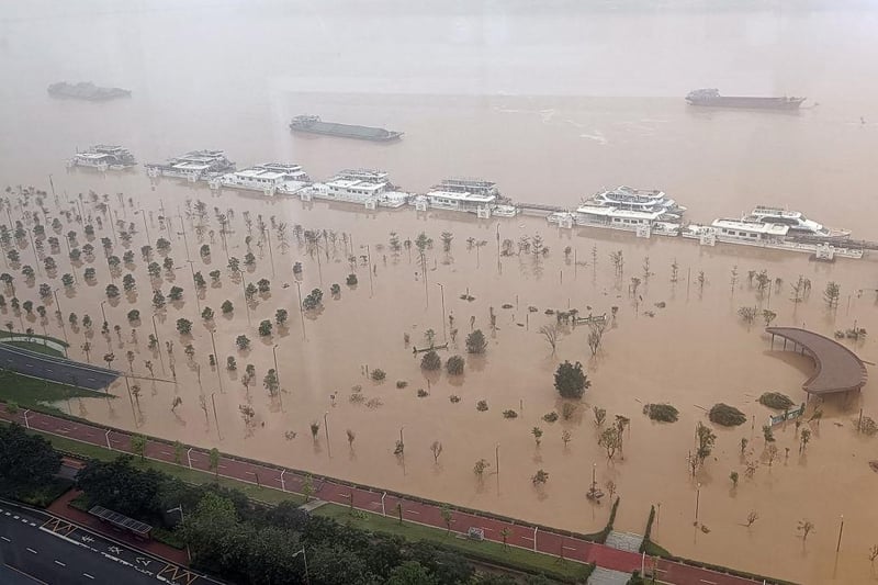 A street is submerged after heavy rains in Qingyuan City.