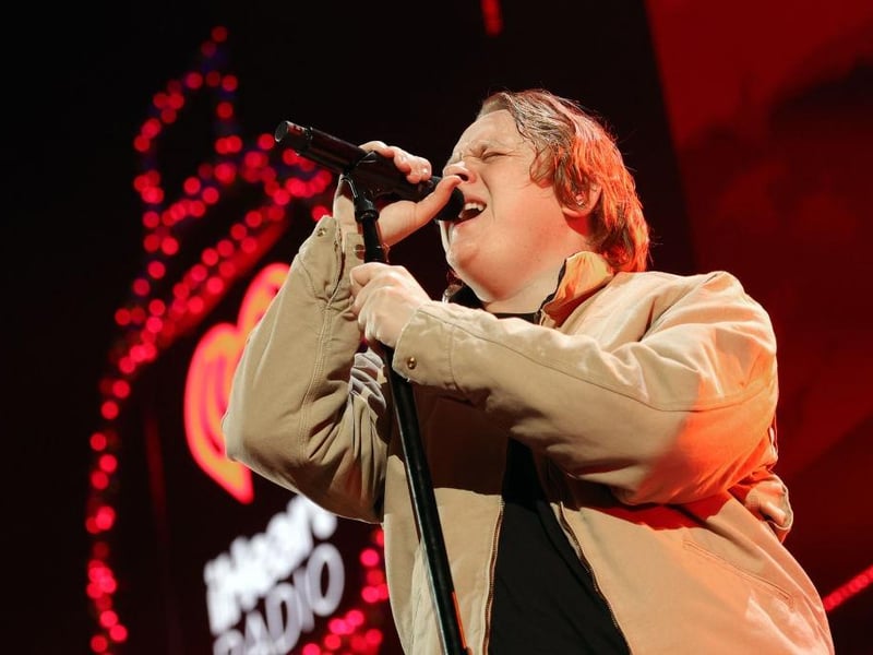 This in depth documentary follows Scottish singer songwriter and his meteoric rise to global fame.