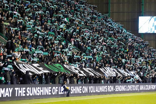 Hibs fans sing 'Sunshine on Leith' in tribute to late chairman Ron Gordon ahead of the match against Rangers. (Photo by Alan Harvey / SNS Group)