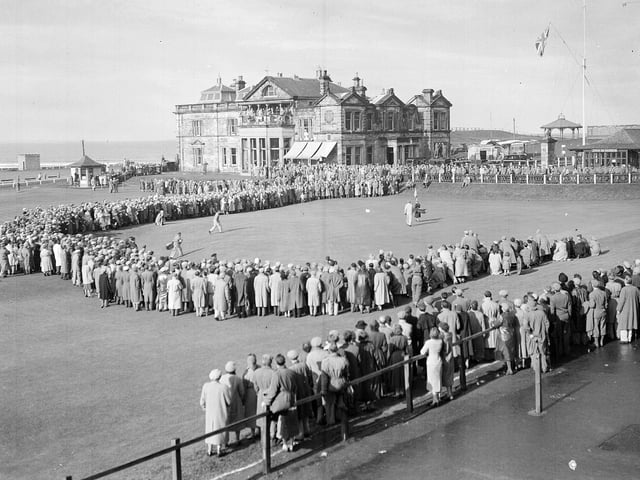 A general view of the 18th green at St Andrews during the 1955 Walker Cup.