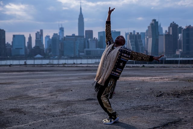 Watch Unbreakable Kimmy Schmidt sees Kimmy, a 29-year-old woman rescued from a doomsday cult in Indiana, attempt to navigate through her wide new world in the big city.