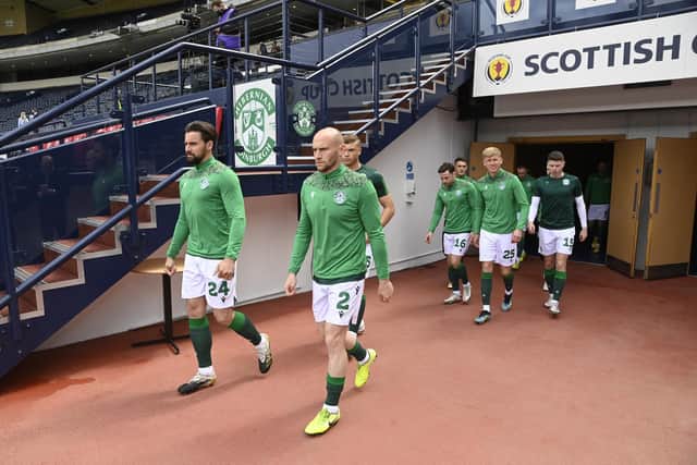 Hibs substitutes Darren McGregor (left) and David Gray preparing for inaction before the 2021 Scottish Cup final defeat to St Johnstone (Photo by Rob Casey / SNS Group)