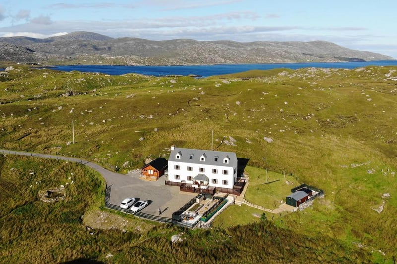The tranquil Ceol na Mara Guest House is just five minutes from the Tarbet Ferry Terminal, on the Isle of Harris, and has beautiful views over Loch Kindebig.