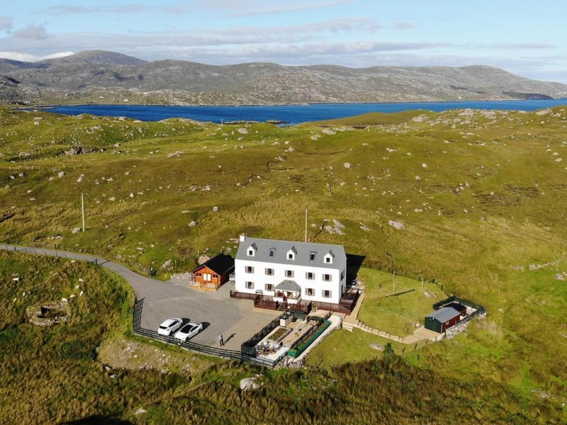 The tranquil Ceol na Mara Guest House is just five minutes from the Tarbet Ferry Terminal, on the Isle of Harris, and has beautiful views over Loch Kindebig.