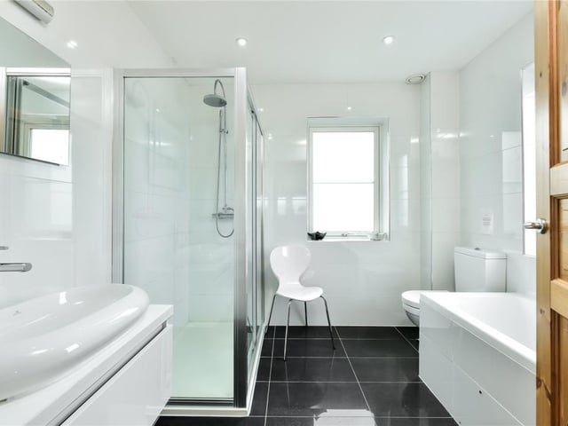 Principal bedroom en-suite bathroom.
