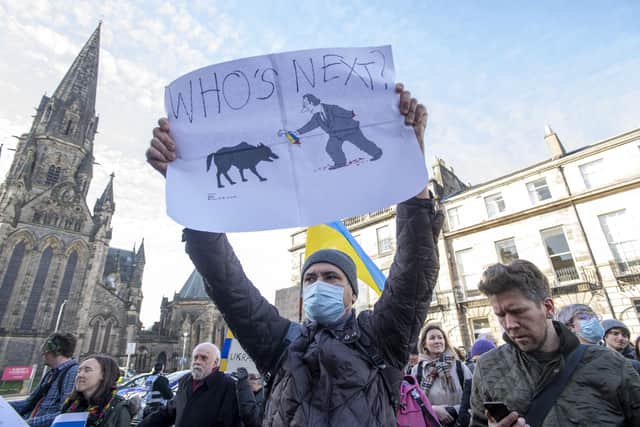 Ukraine-Russia: Hundreds of people protest in Edinburgh against invasion of Ukraine