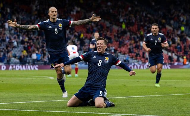 Callum McGregor esulta per aver segnato un gol per la Scozia contro la Croazia nell'ultima partita del girone.  Foto: SNS