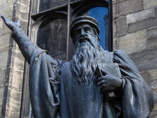 This John Knox statue can be found in the university courtyard of New College in Edinburgh. Knox was a Scottish minister who was famous for his influence over the Church of Scotland which he was able to shape into a more democratic institution.