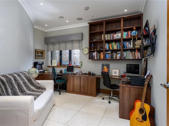 Study/office.