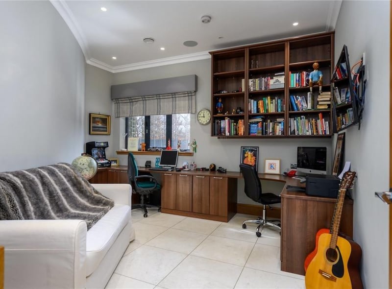 Study/office.