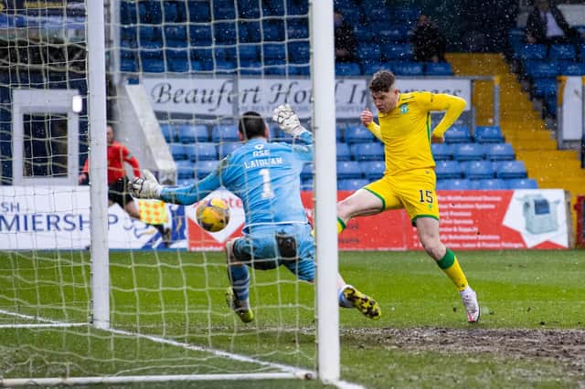 Kevin Nisbet scores Hibs' winning goal in a 2-1 victory over Ross County. Photo by Alan Harvey / SNS Group